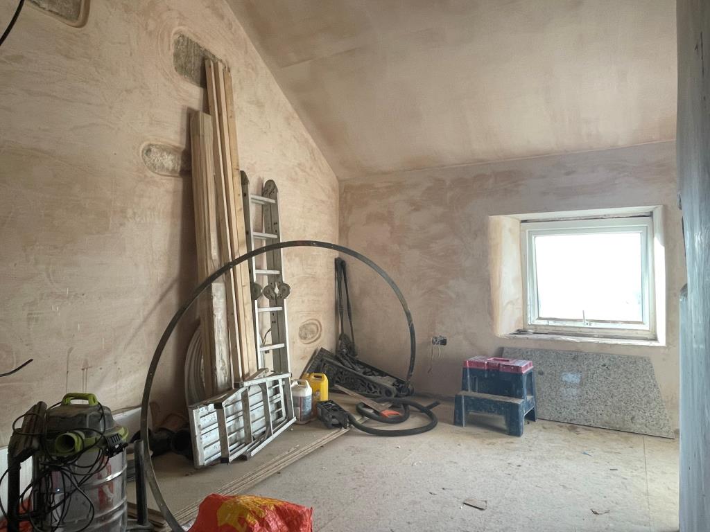 Lot: 19 - RENOVATION PROJECT FOR COMPLETION -